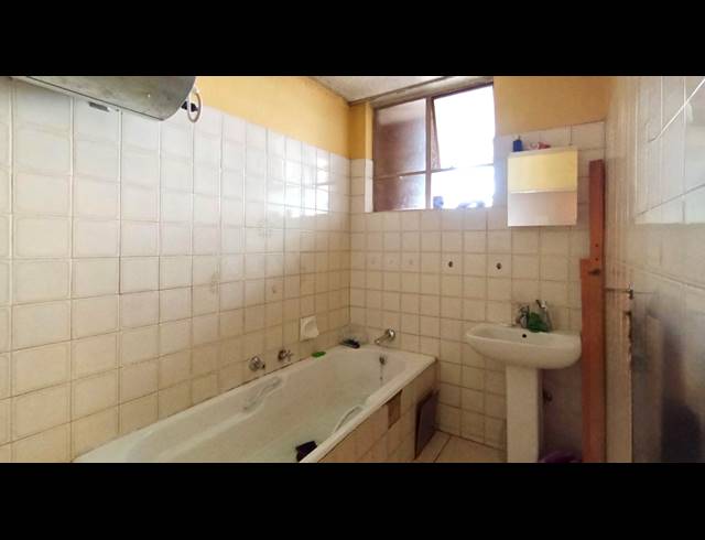 3 BEDROOM APARTMENT FOR SALE IN SUNNYSIDE